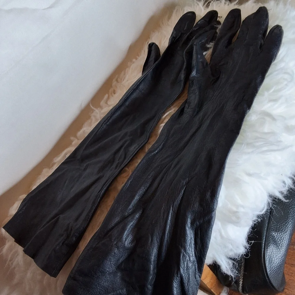 Vintage Below Elbow Black Leather Unlined Gloves M